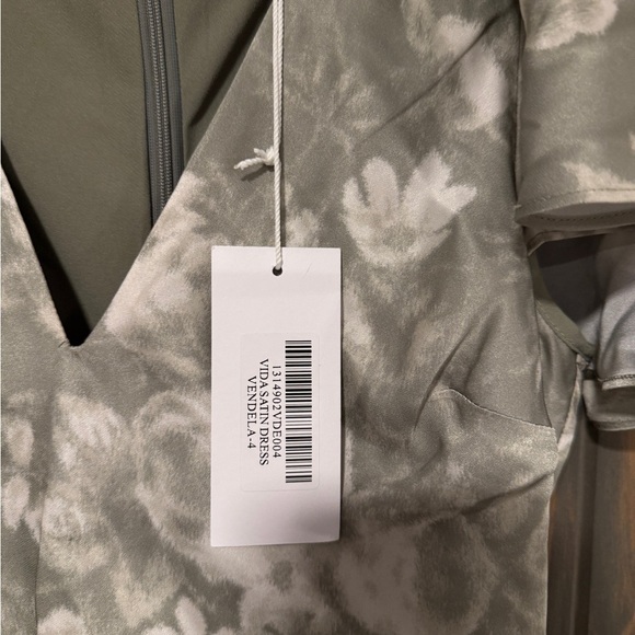 REFORMATION NWT Vida Satin Dress in Vendela 4 - Picture 4 of 8